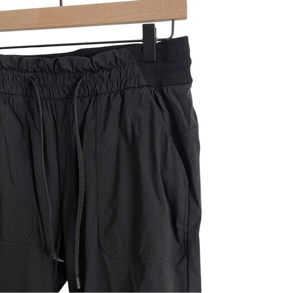 Lululemon Beyond the Studio Crop in Black Size 6 - Picture 8 of 13